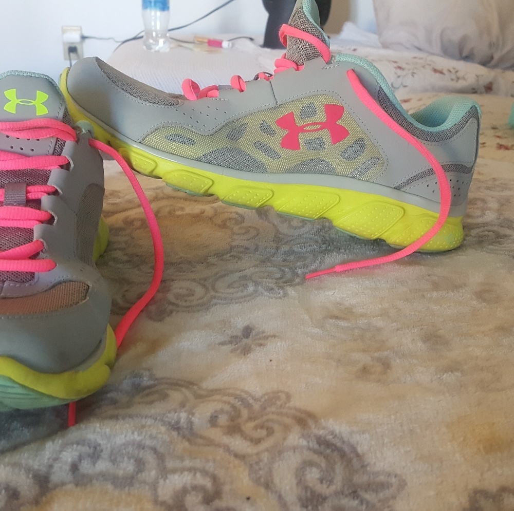 Under armor leather upper athletic shoes